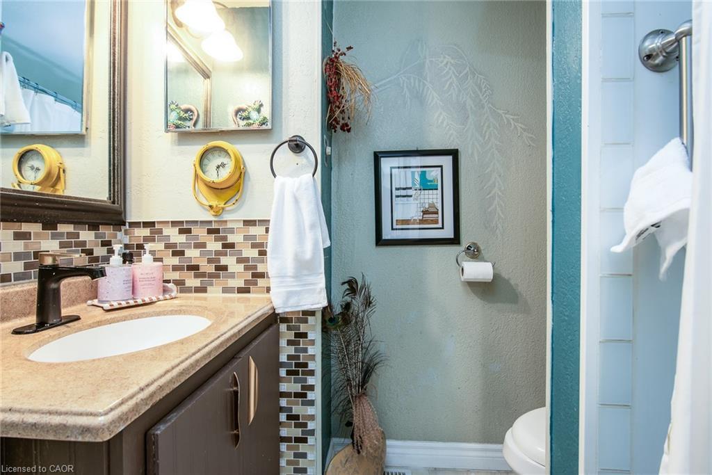 568 Strasburg Road, Kitchener, ON - Indoor Photo Showing Bathroom