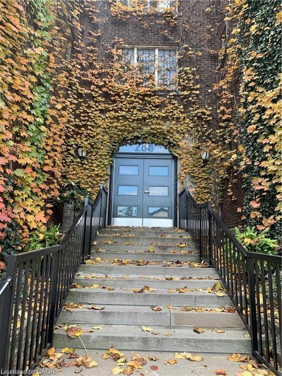 23-285 King Street W, Hamilton, ON - Outdoor