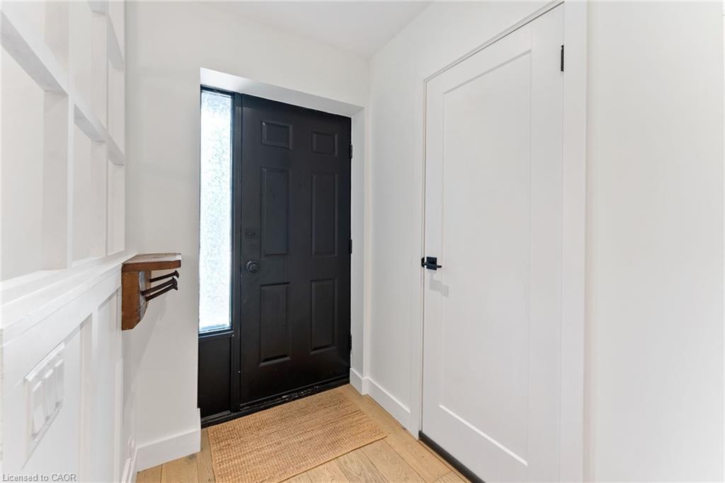 2-23 Macaulay Street W, Hamilton, ON - Indoor Photo Showing Other Room