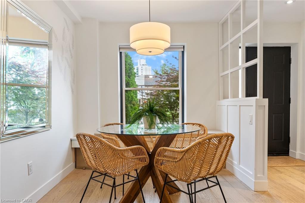 2-23 Macaulay Street W, Hamilton, ON - Indoor Photo Showing Dining Room