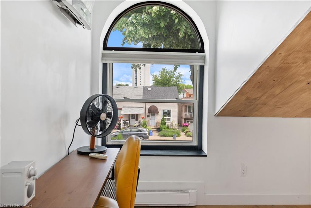 2-23 Macaulay Street W, Hamilton, ON - Indoor