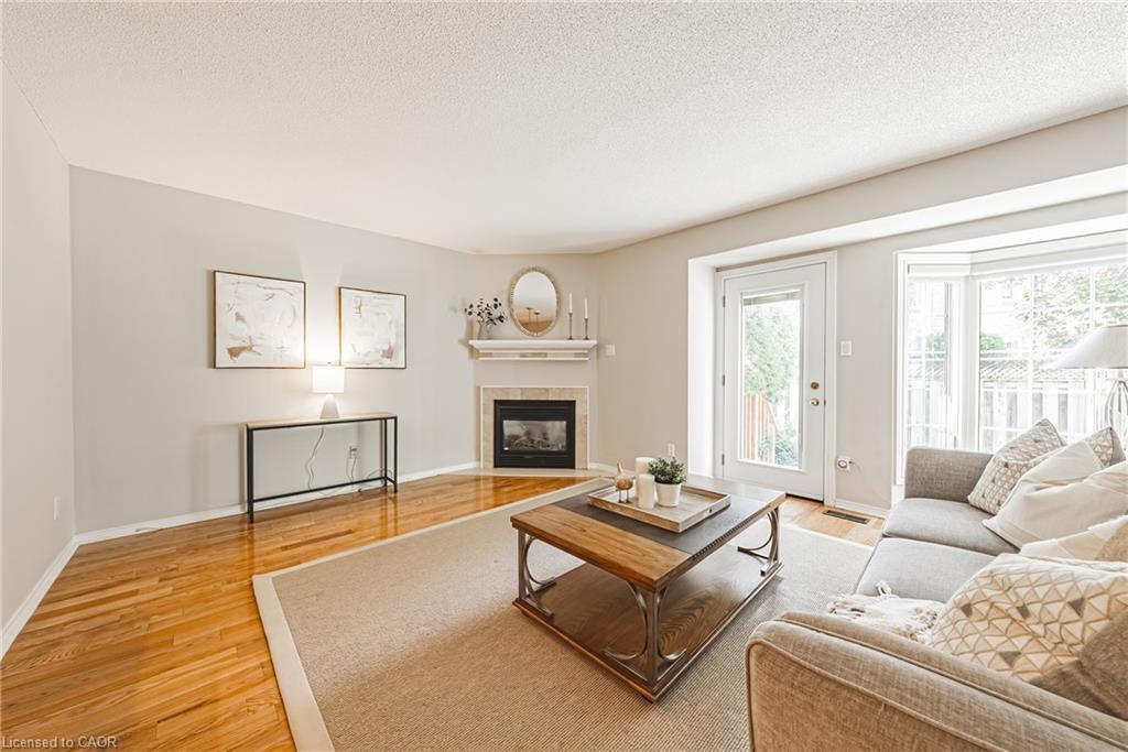 9-3333 New Street, Burlington, ON - Indoor Photo Showing Living Room With Fireplace