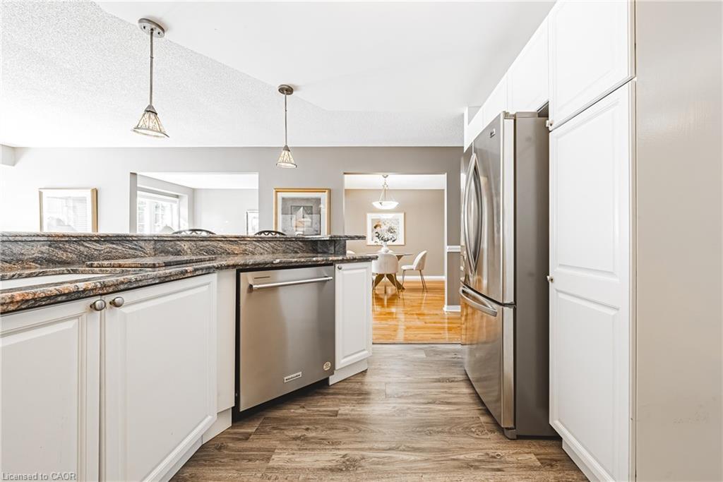 9-3333 New Street, Burlington, ON - Indoor Photo Showing Kitchen With Stainless Steel Kitchen