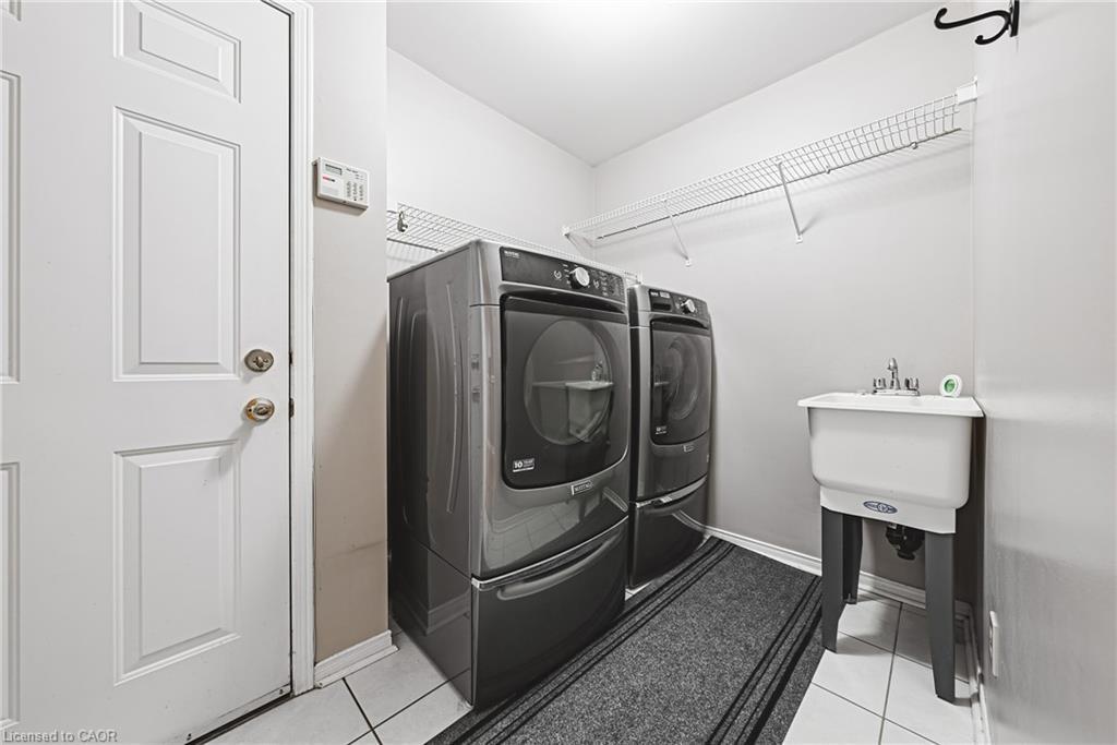 9-3333 New Street, Burlington, ON - Indoor Photo Showing Laundry Room