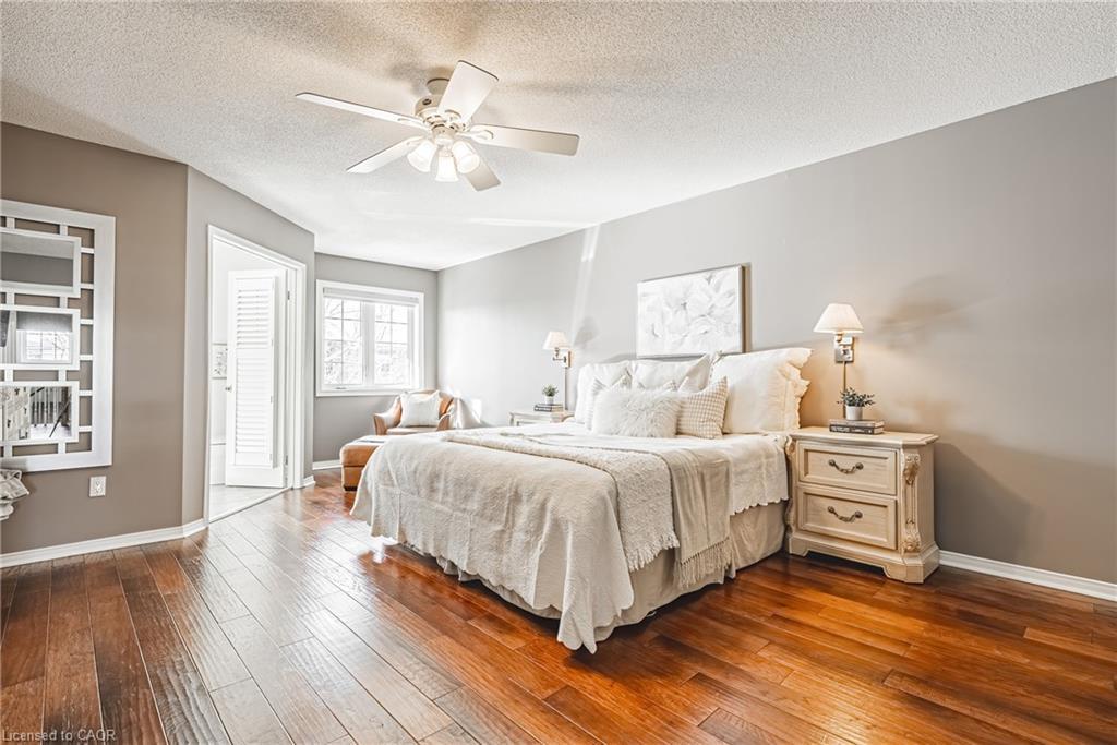 9-3333 New Street, Burlington, ON - Indoor Photo Showing Bedroom