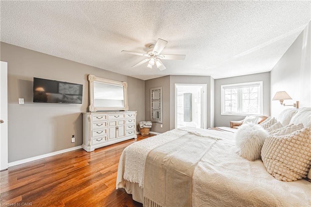 9-3333 New Street, Burlington, ON - Indoor Photo Showing Bedroom
