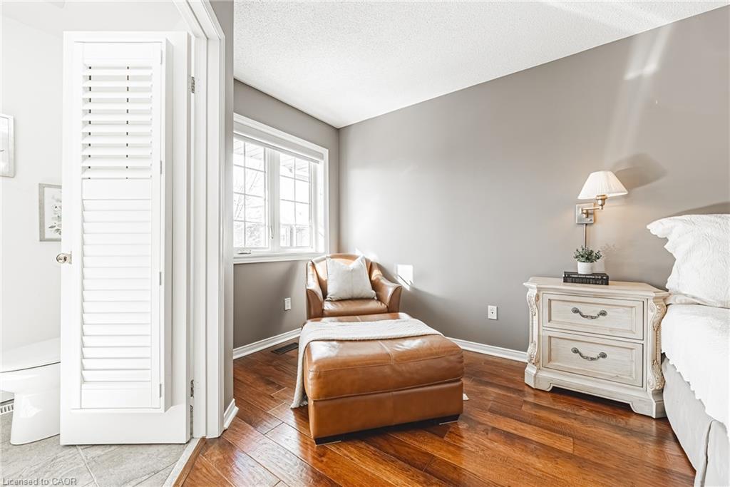 9-3333 New Street, Burlington, ON - Indoor Photo Showing Bedroom