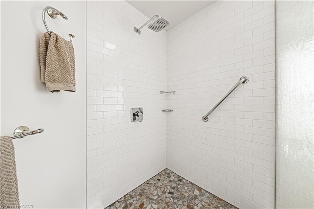 9-3333 New Street, Burlington, ON - Indoor Photo Showing Bathroom