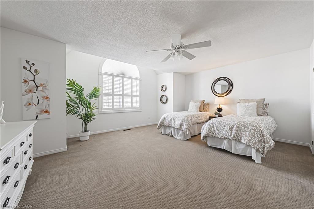 9-3333 New Street, Burlington, ON - Indoor Photo Showing Bedroom