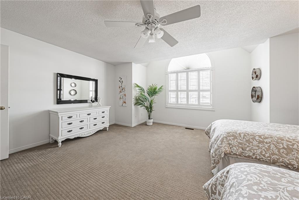 9-3333 New Street, Burlington, ON - Indoor Photo Showing Bedroom