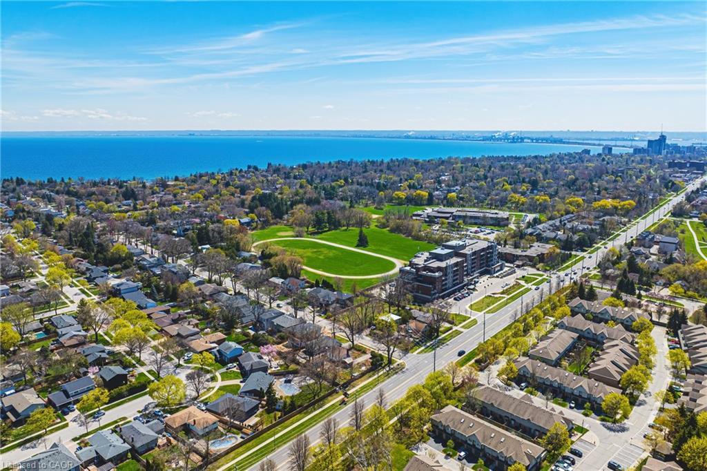 9-3333 New Street, Burlington, ON - Outdoor With View