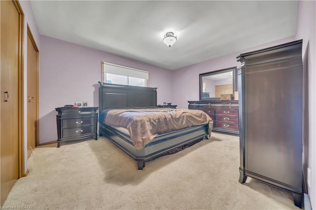 395 Mossom Place, Waterloo, ON - Indoor Photo Showing Bedroom
