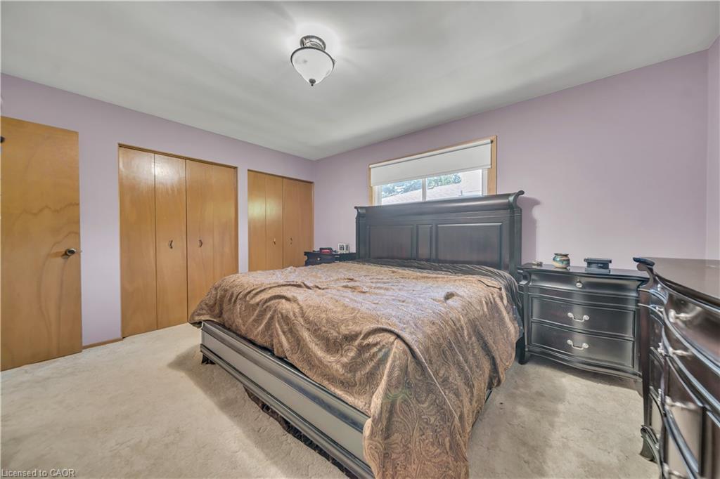 395 Mossom Place, Waterloo, ON - Indoor Photo Showing Bedroom