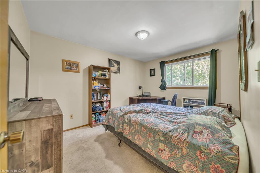 395 Mossom Place, Waterloo, ON - Indoor Photo Showing Bedroom