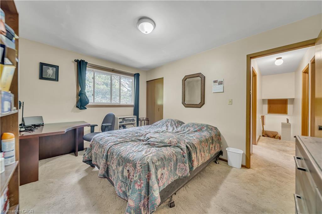 395 Mossom Place, Waterloo, ON - Indoor Photo Showing Bedroom