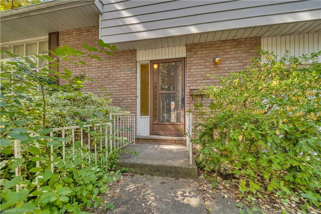 395 Mossom Place, Waterloo, ON - Outdoor