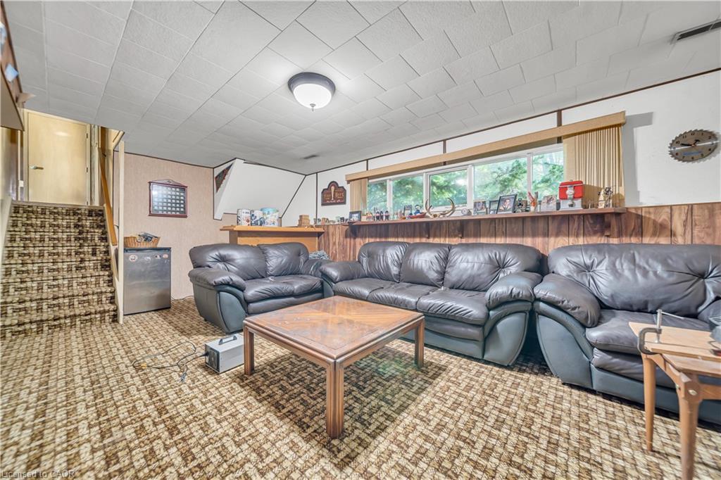 395 Mossom Place, Waterloo, ON - Indoor Photo Showing Living Room