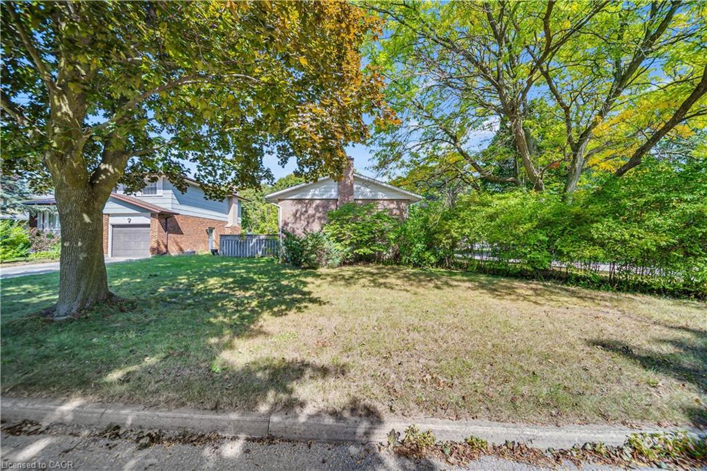 395 Mossom Place, Waterloo, ON - Outdoor