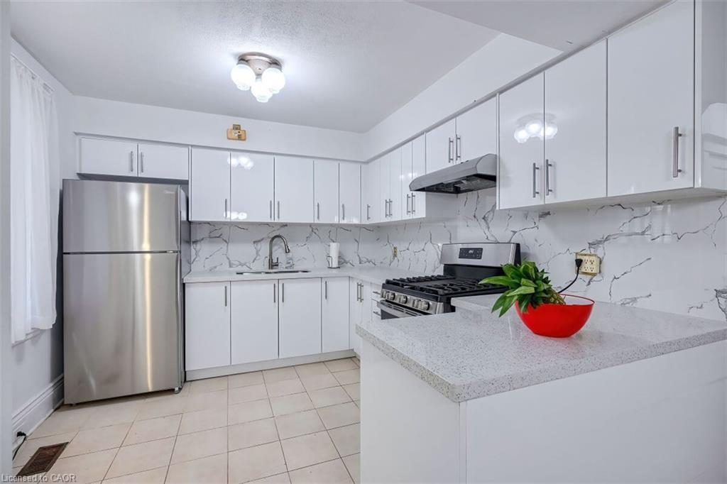 30 Webber Avenue, Hamilton, ON - Indoor Photo Showing Kitchen With Stainless Steel Kitchen