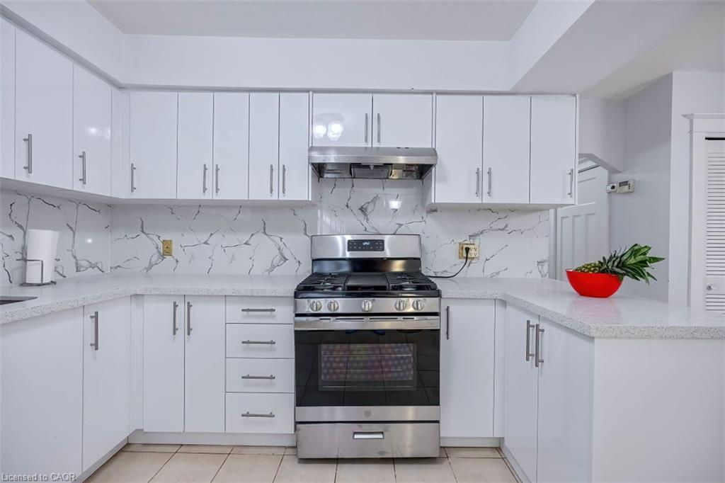 30 Webber Avenue, Hamilton, ON - Indoor Photo Showing Kitchen