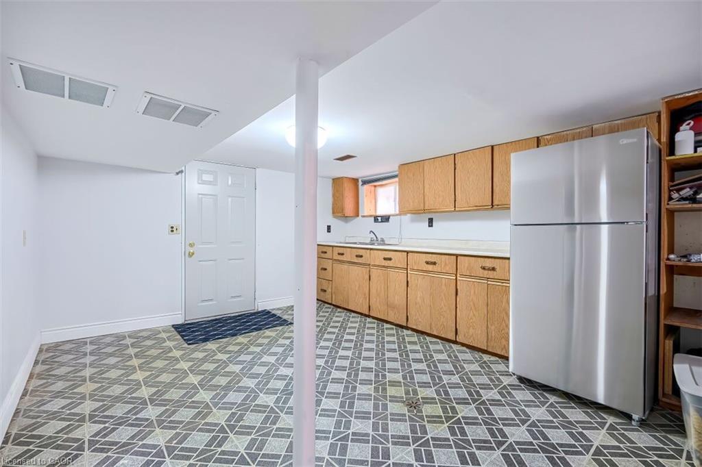 30 Webber Avenue, Hamilton, ON - Indoor Photo Showing Kitchen
