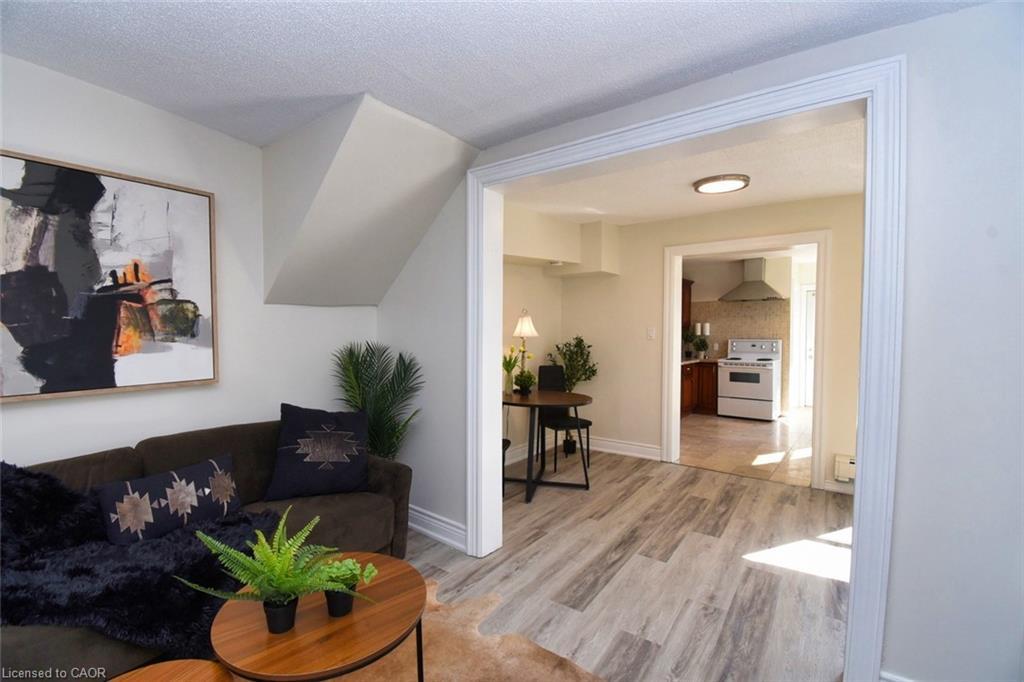265 Hunter Street W, Hamilton, ON - Indoor Photo Showing Living Room