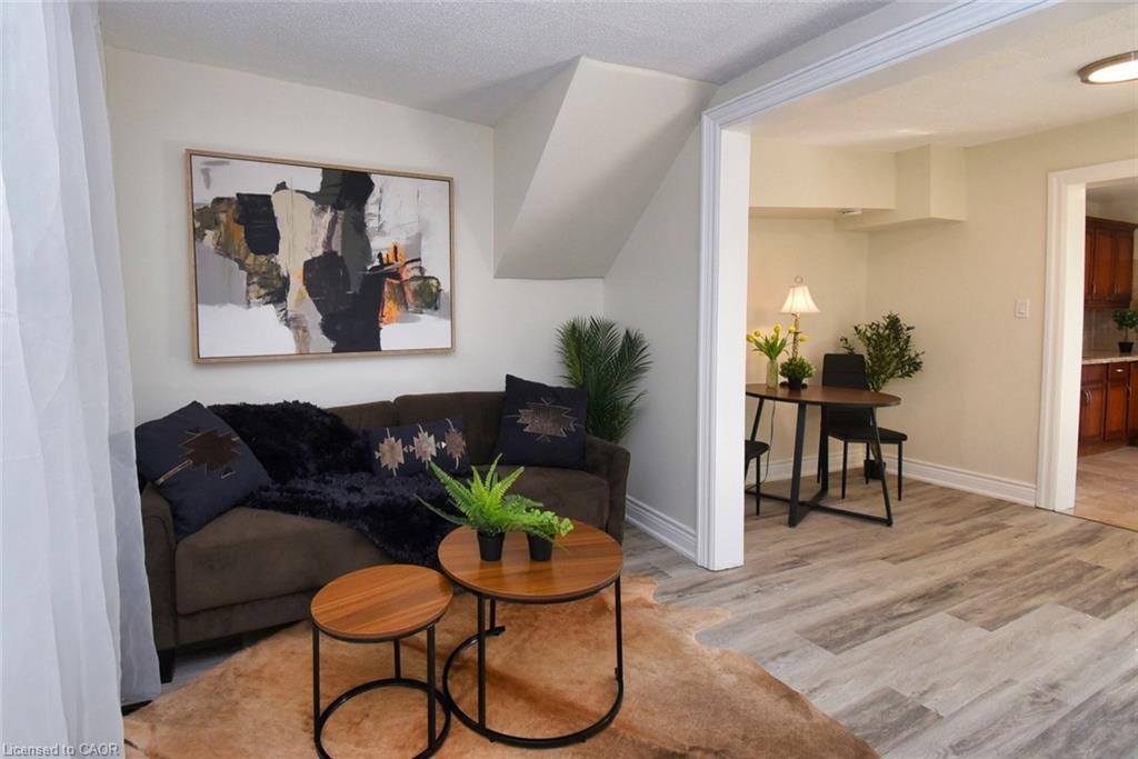 265 Hunter Street W, Hamilton, ON - Indoor Photo Showing Living Room