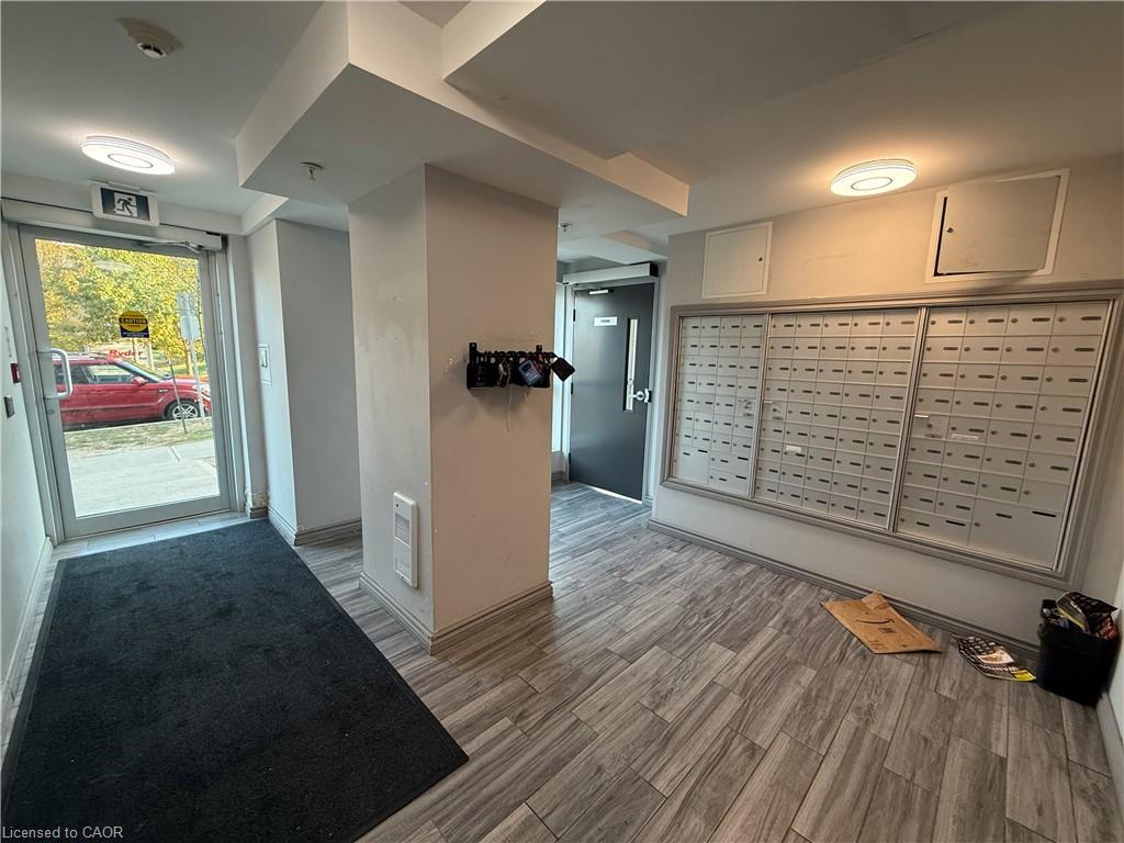 B506-275 Larch Street, Waterloo, ON - Indoor Photo Showing Other Room