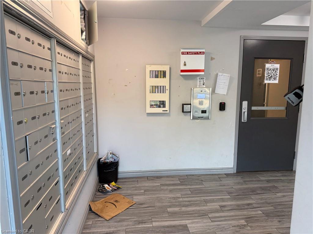 B506-275 Larch Street, Waterloo, ON - Indoor Photo Showing Other Room