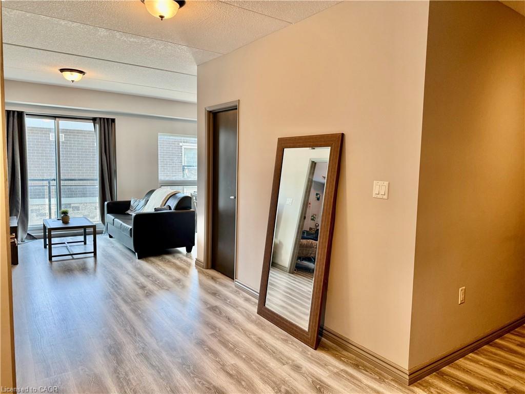 B506-275 Larch Street, Waterloo, ON - Indoor Photo Showing Other Room