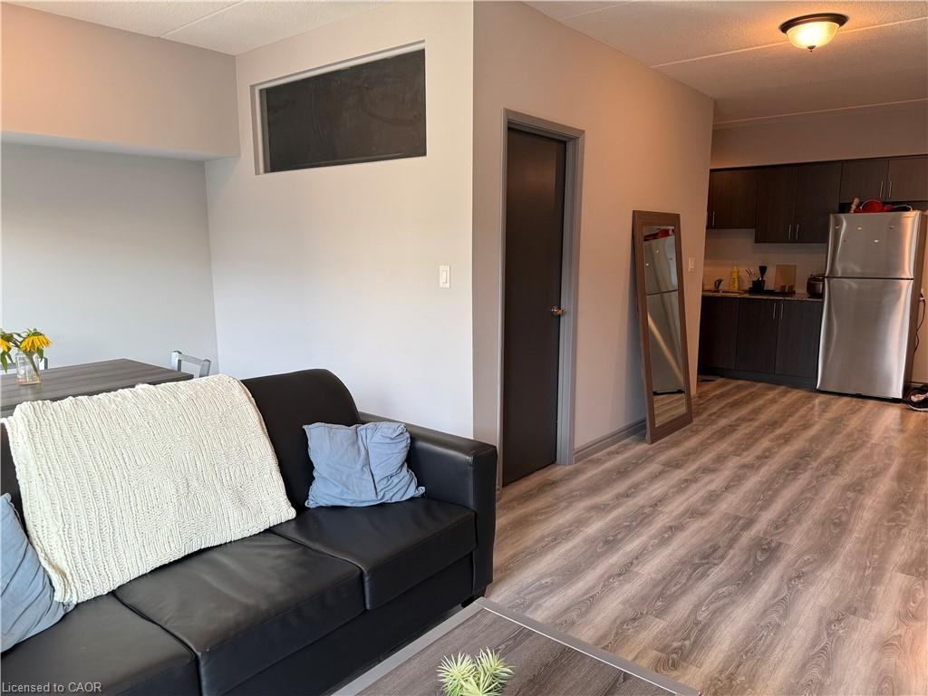 B506-275 Larch Street, Waterloo, ON - Indoor Photo Showing Kitchen
