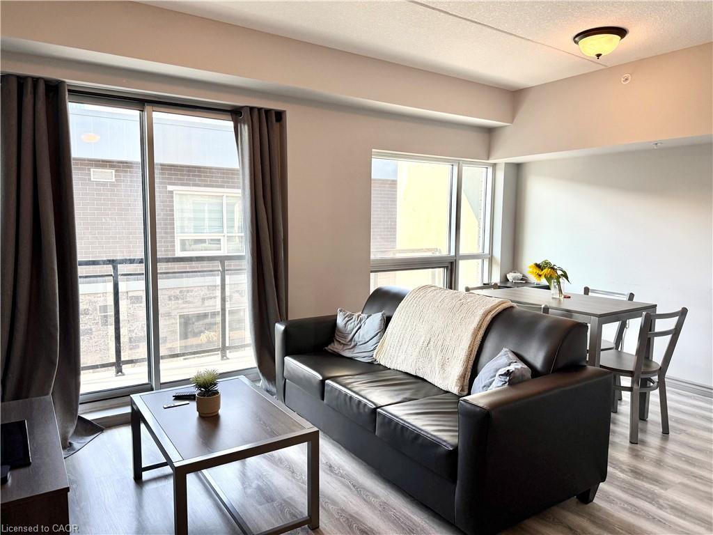 B506-275 Larch Street, Waterloo, ON - Indoor Photo Showing Living Room