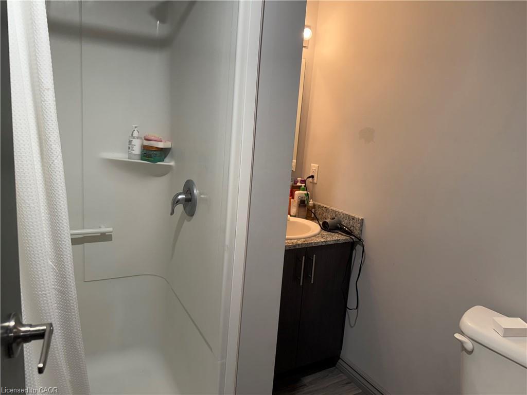 B506-275 Larch Street, Waterloo, ON - Indoor Photo Showing Bathroom