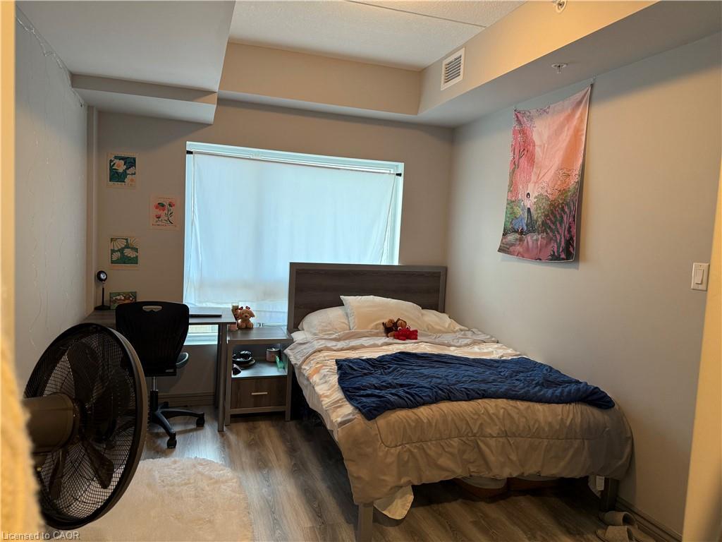 B506-275 Larch Street, Waterloo, ON - Indoor Photo Showing Bedroom