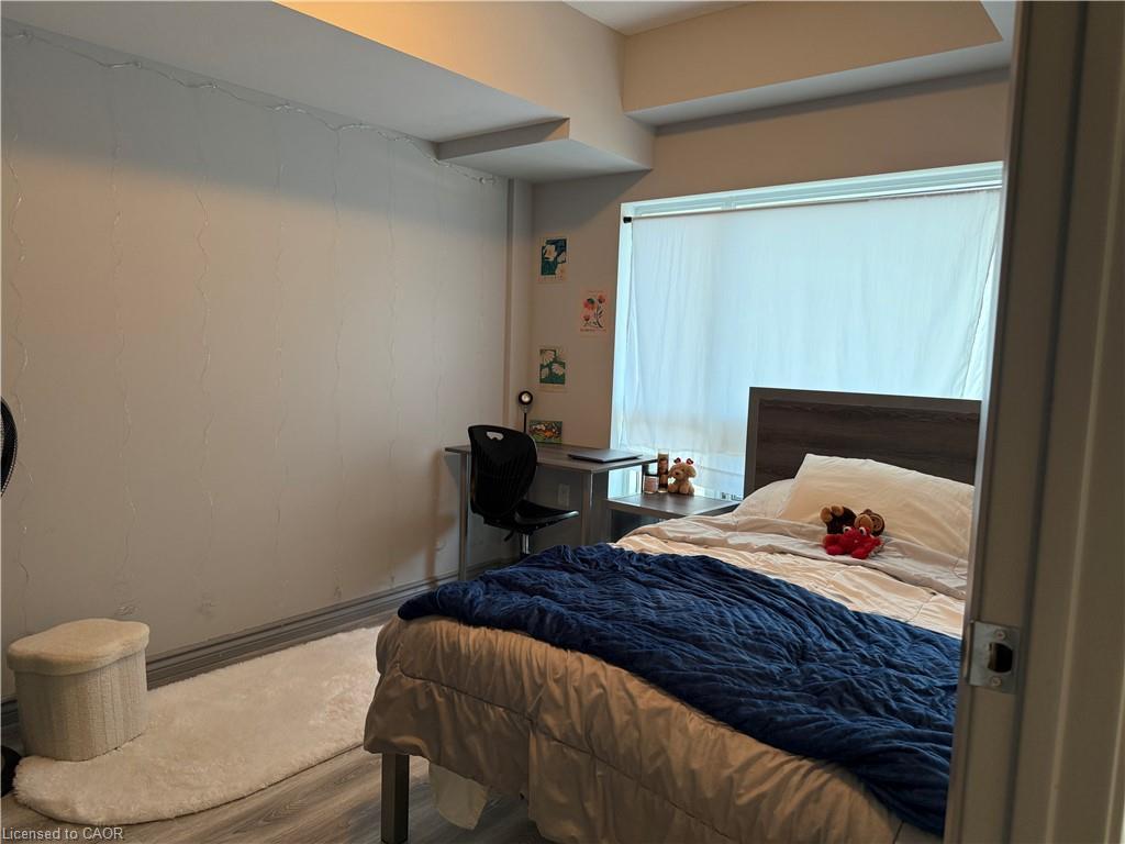B506-275 Larch Street, Waterloo, ON - Indoor Photo Showing Bedroom