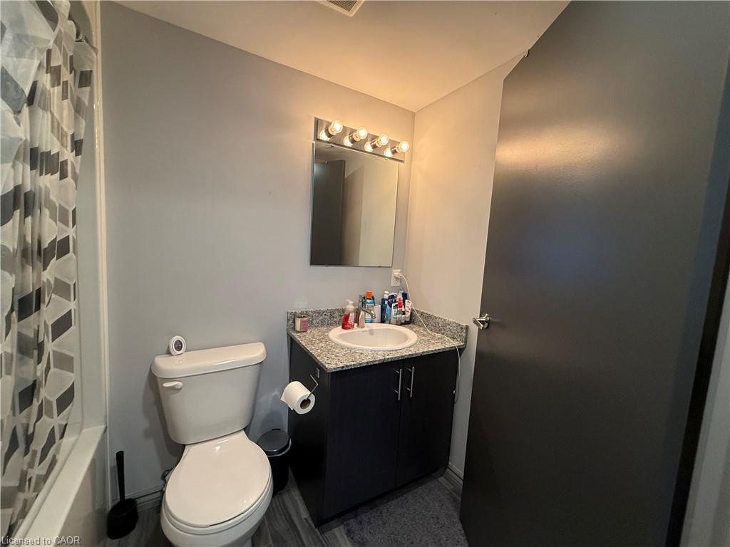 B506-275 Larch Street, Waterloo, ON - Indoor Photo Showing Bathroom