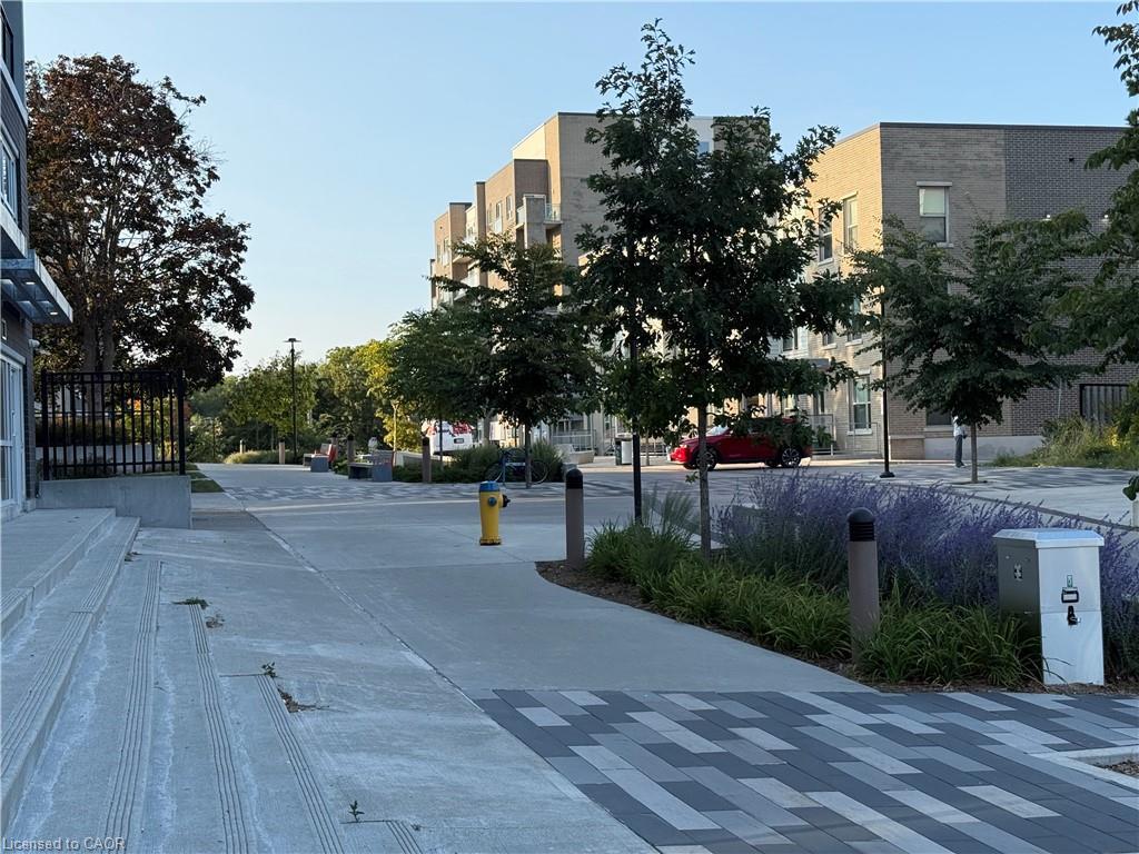 B506-275 Larch Street, Waterloo, ON - Outdoor