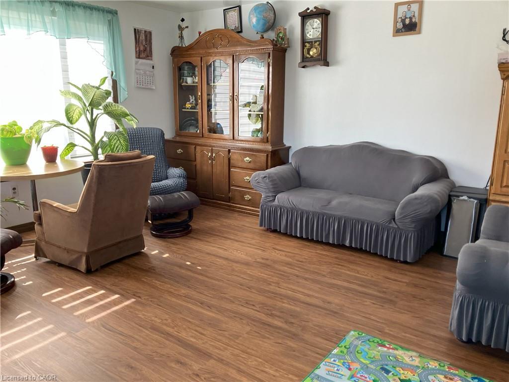 1716 Bruce Rd 86 Road, Lucknow, ON - Indoor Photo Showing Living Room