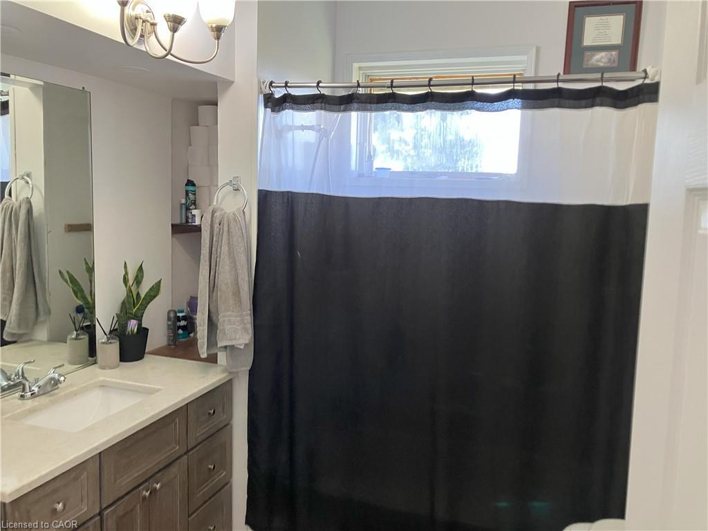 1716 Bruce Rd 86 Road, Lucknow, ON - Indoor Photo Showing Bathroom