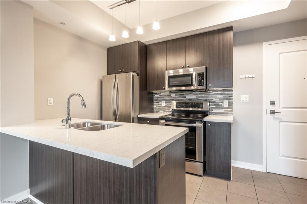 304-85 Robinson Street, Hamilton, ON - Indoor Photo Showing Kitchen With Stainless Steel Kitchen With Double Sink With Upgraded Kitchen