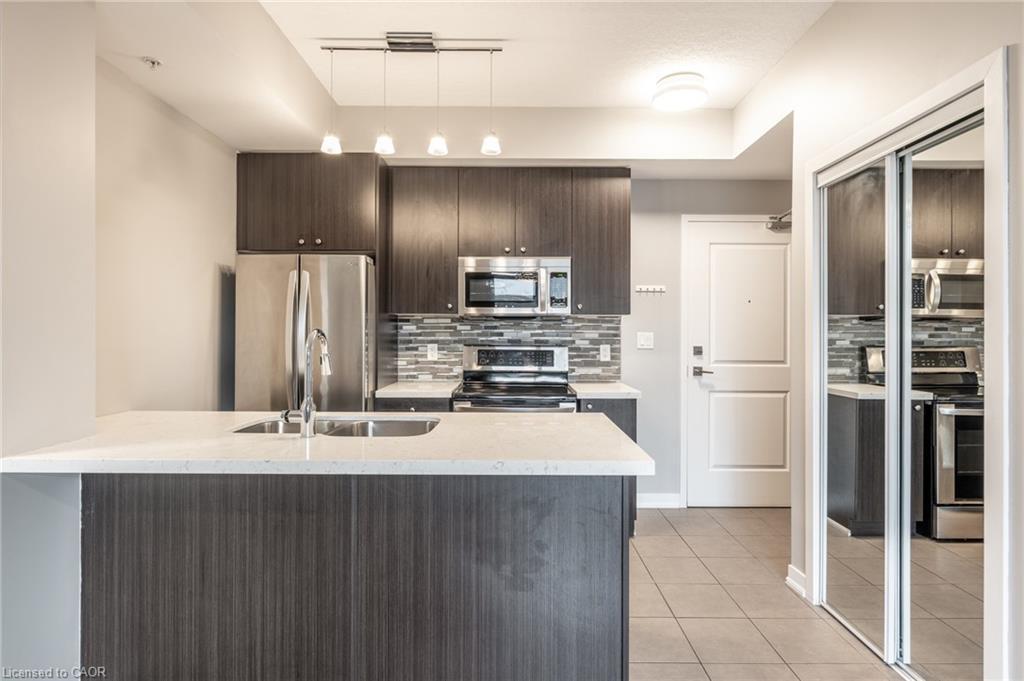304-85 Robinson Street, Hamilton, ON - Indoor Photo Showing Kitchen With Stainless Steel Kitchen With Double Sink With Upgraded Kitchen