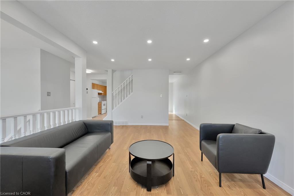 34 Phair Crescent, London, ON - Indoor Photo Showing Other Room