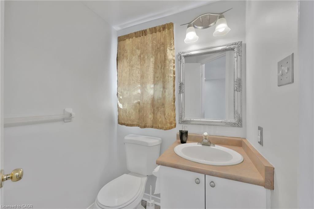 34 Phair Crescent, London, ON - Indoor Photo Showing Bathroom