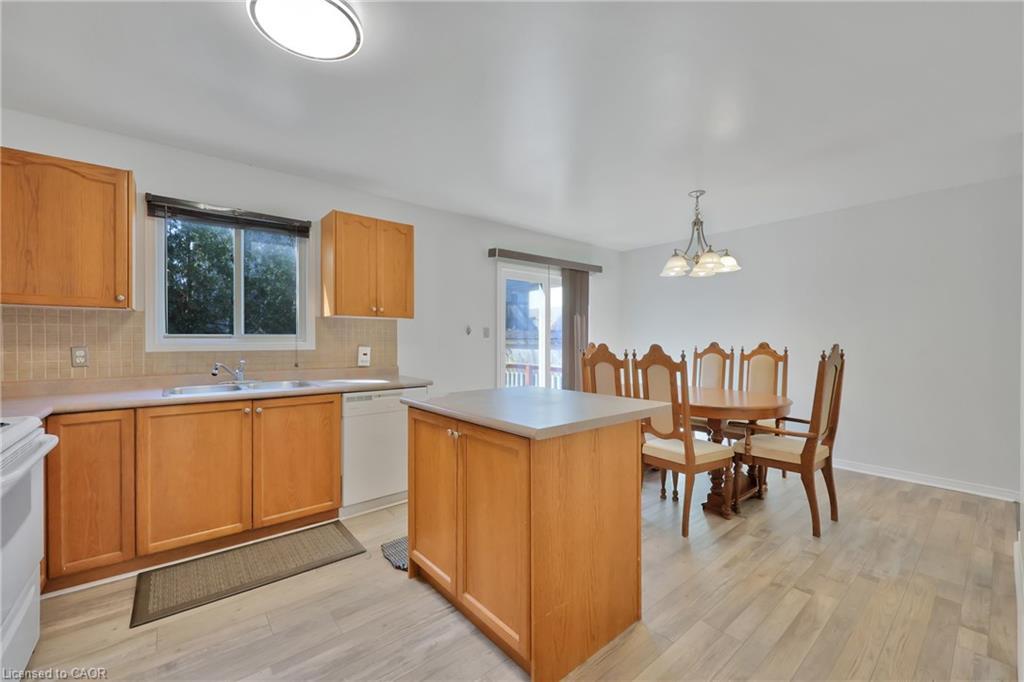 34 Phair Crescent, London, ON - Indoor Photo Showing Kitchen With Double Sink