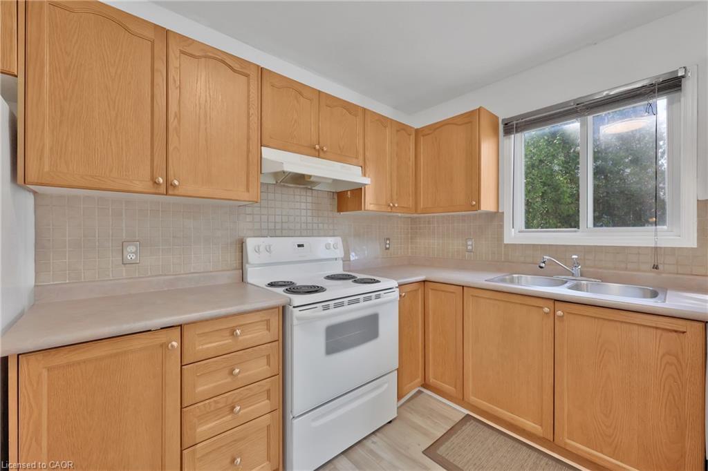 34 Phair Crescent, London, ON - Indoor Photo Showing Kitchen With Double Sink
