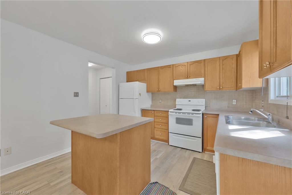 34 Phair Crescent, London, ON - Indoor Photo Showing Kitchen With Double Sink