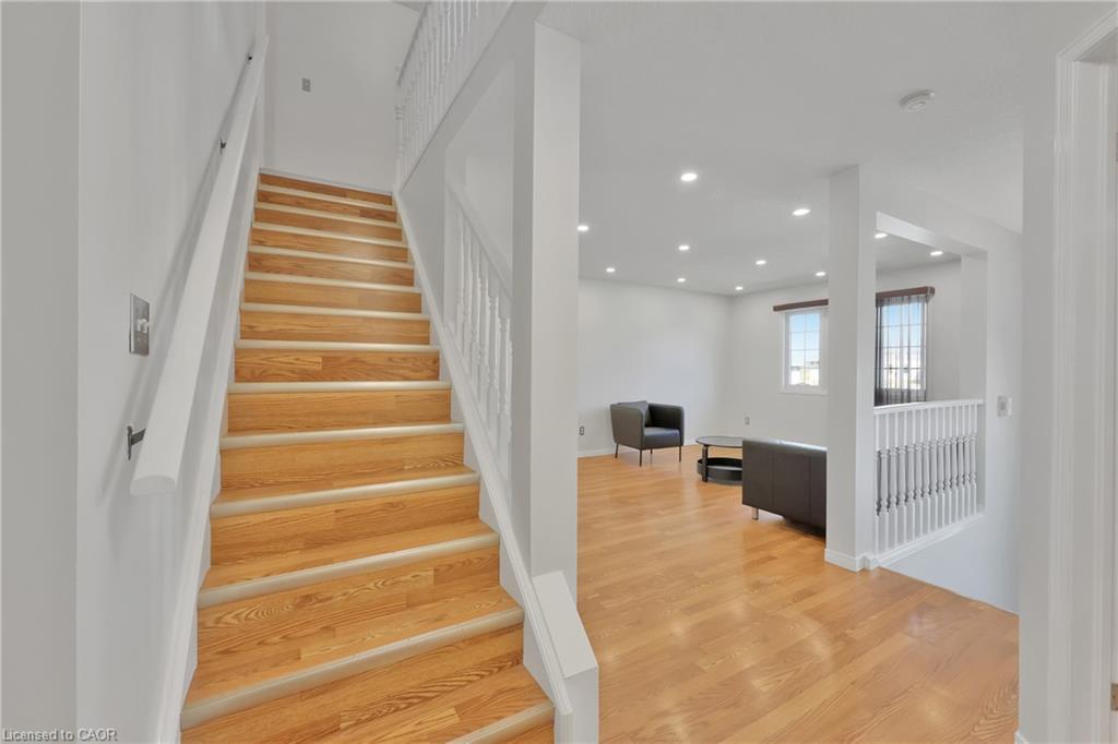 34 Phair Crescent, London, ON - Indoor Photo Showing Other Room