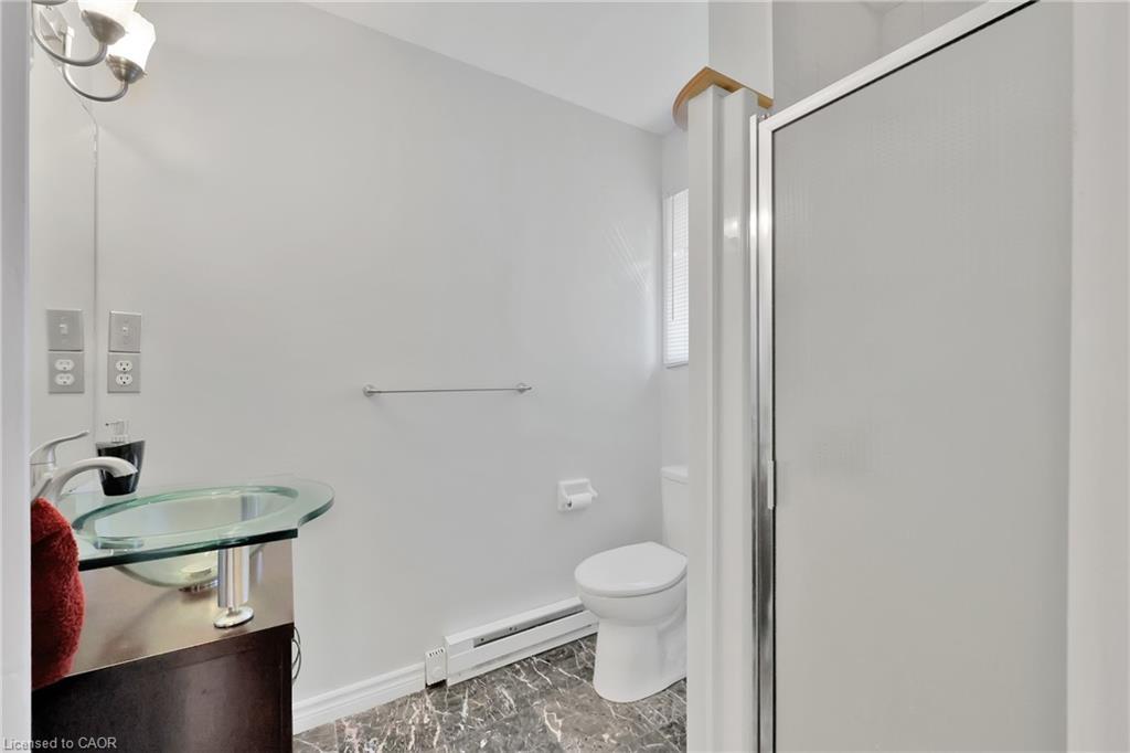 34 Phair Crescent, London, ON - Indoor Photo Showing Bathroom