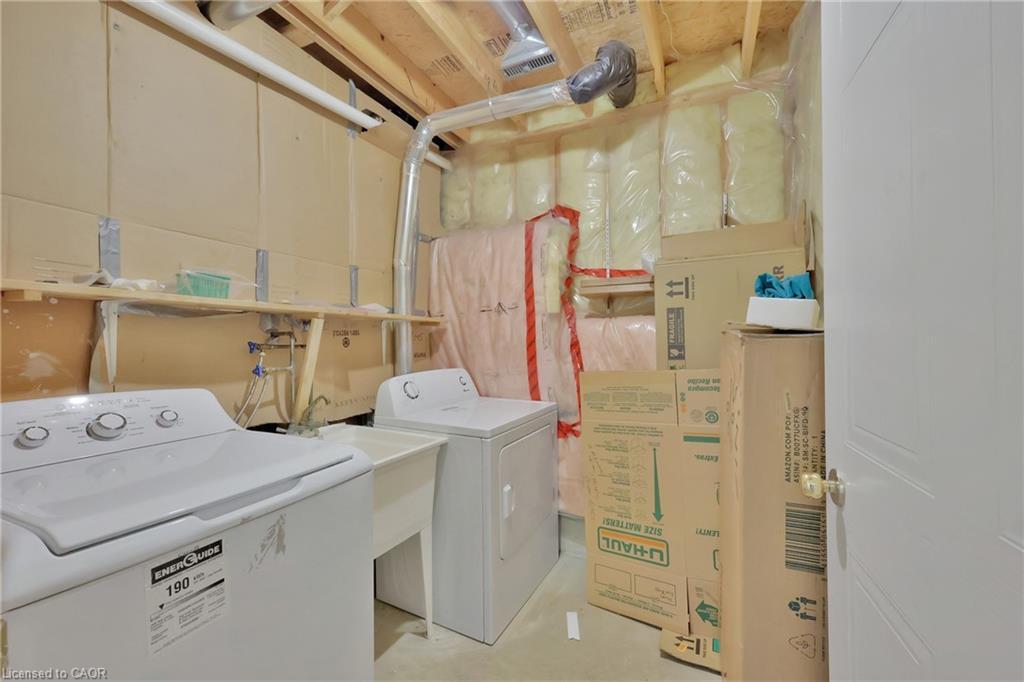 34 Phair Crescent, London, ON - Indoor Photo Showing Laundry Room