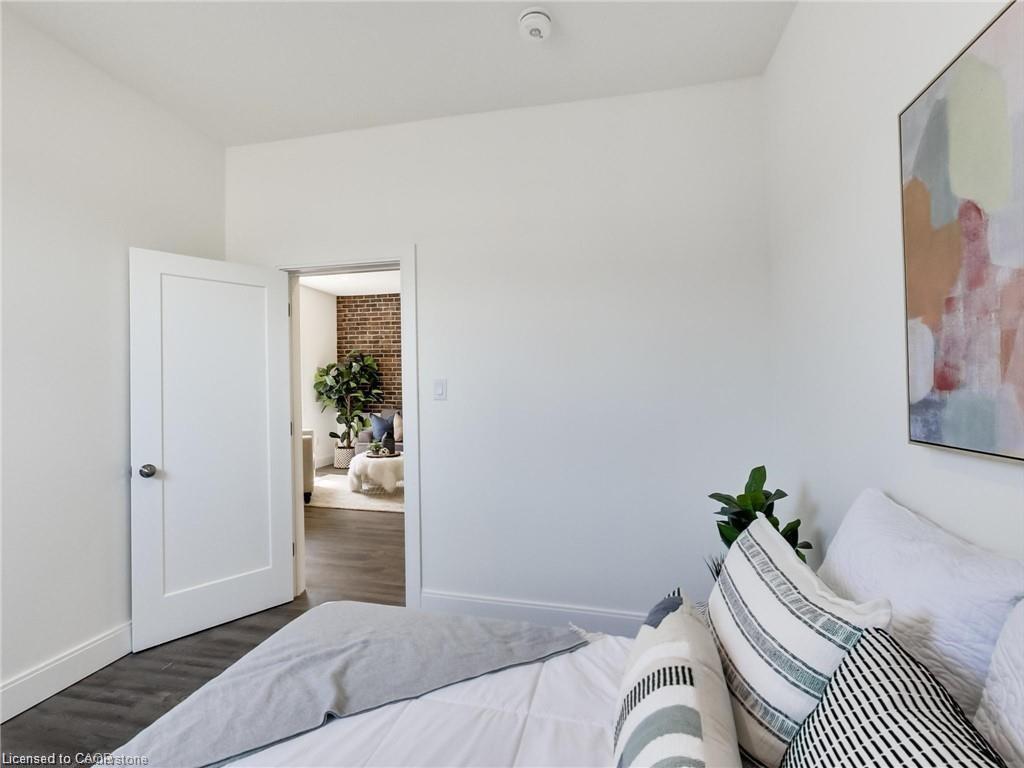 54 Fairview Avenue, Hamilton, ON - Indoor Photo Showing Bedroom